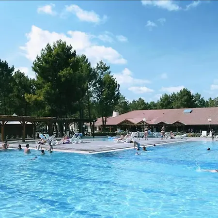 With Swimming Pool In Leisure Park Chalet Gujan-Mestras